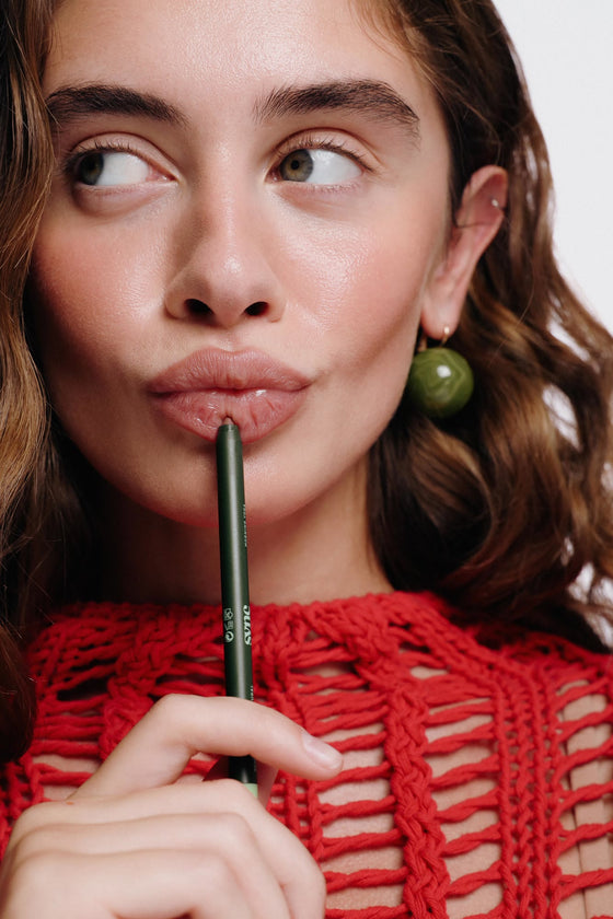 How to Choose the Right Lip Liner Shade